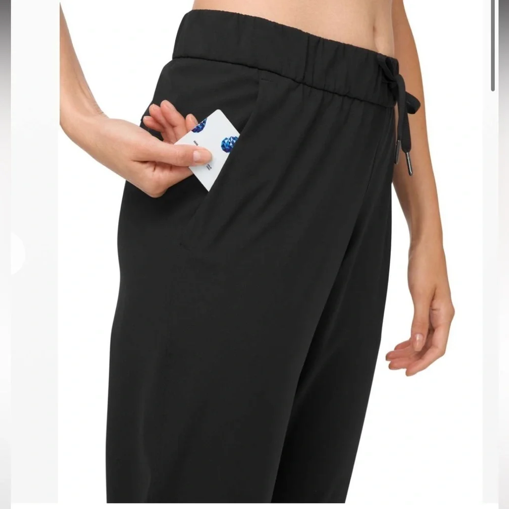 Lululemon On the Fly Jogger *Luxtreme Black | size 6